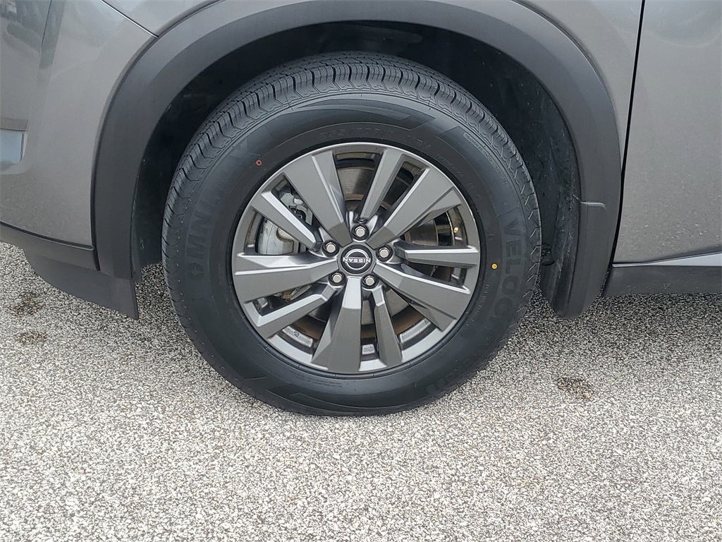 2022 Gun Metallic Nissan Pathfinder SV FWD SUV