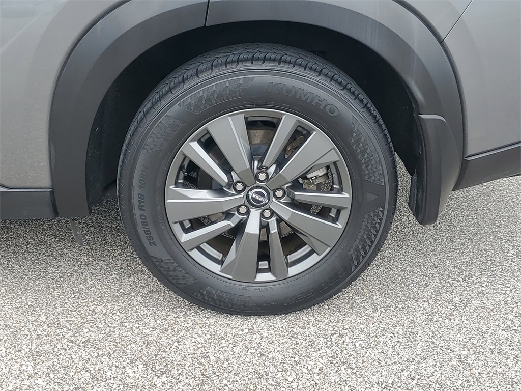 2022 Gun Metallic Nissan Pathfinder SV FWD SUV