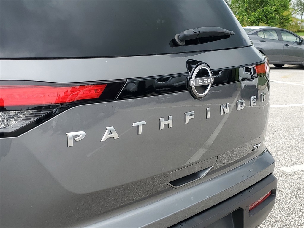 2022 Gun Metallic Nissan Pathfinder SV FWD SUV