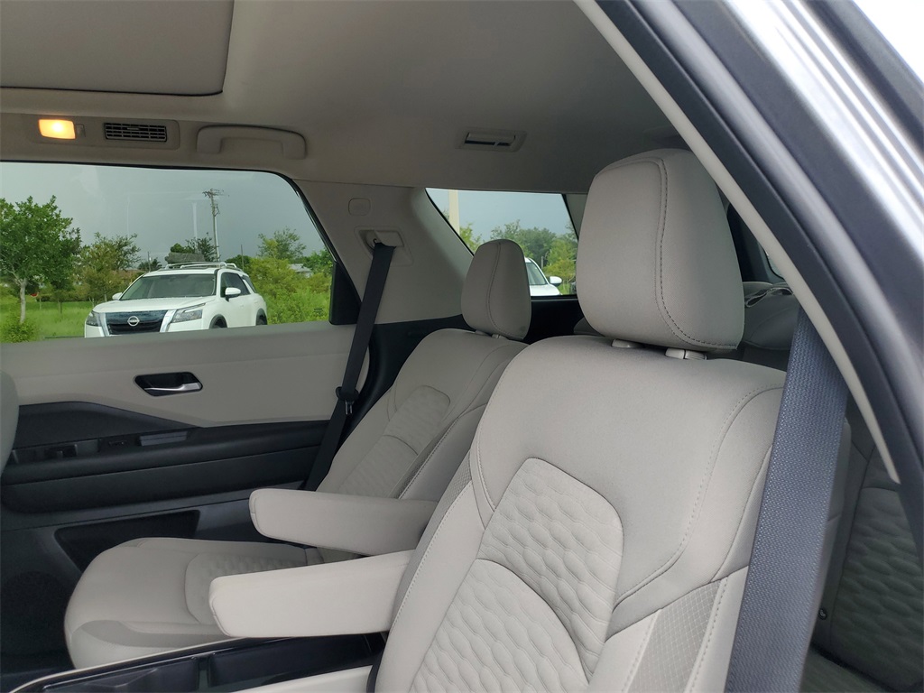 2022 Gun Metallic Nissan Pathfinder SV FWD SUV