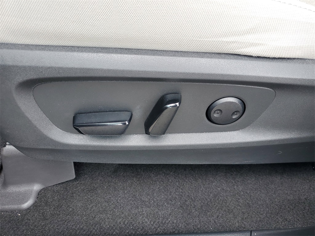 2022 Gun Metallic Nissan Pathfinder SV FWD SUV