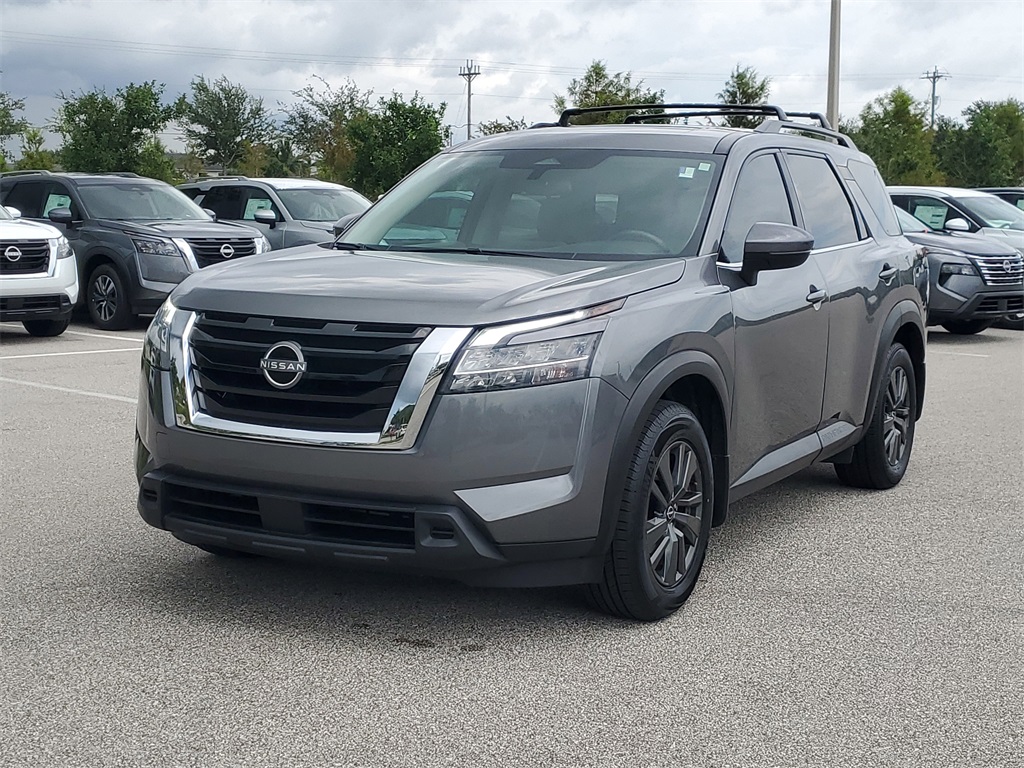 2022 Gun Metallic Nissan Pathfinder SV FWD SUV