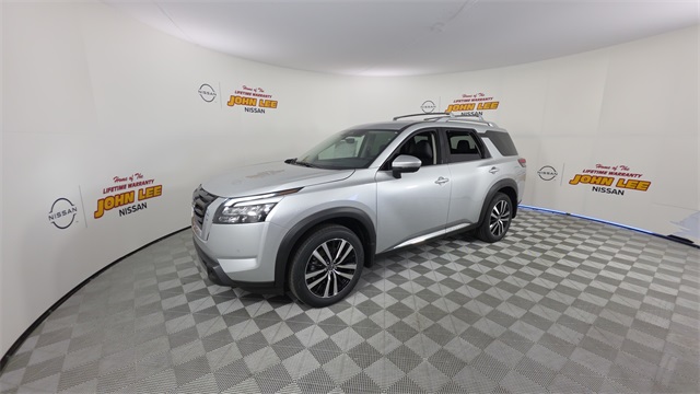 2025 Brilliant Silver Metallic Nissan Pathfinder Platinum SUV