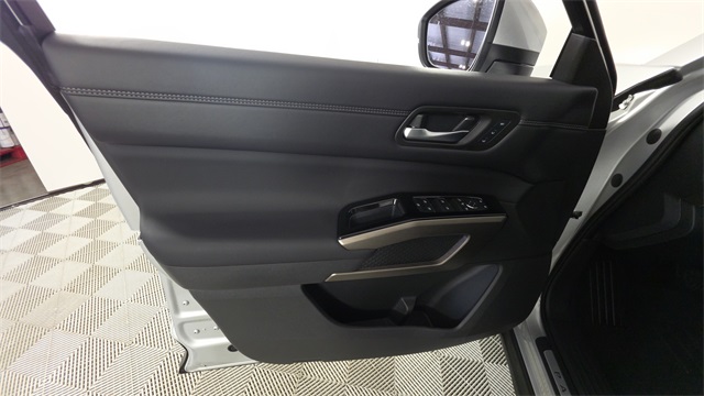 2025 Brilliant Silver Metallic Nissan Pathfinder Platinum FWD SUV