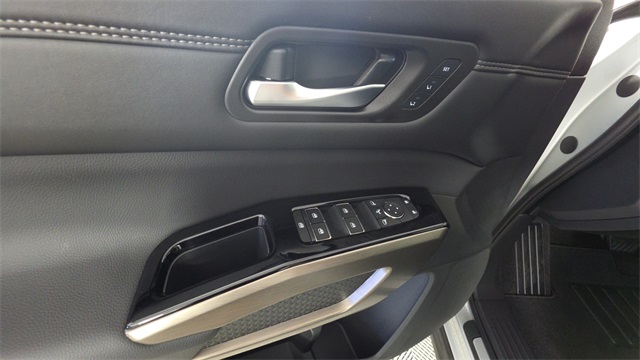 2025 Brilliant Silver Metallic Nissan Pathfinder Platinum FWD SUV