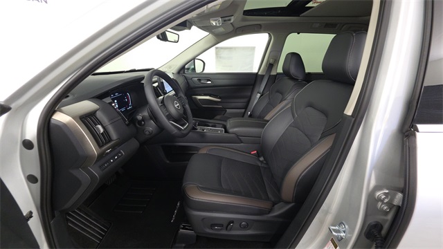 2025 Brilliant Silver Metallic Nissan Pathfinder Platinum FWD SUV
