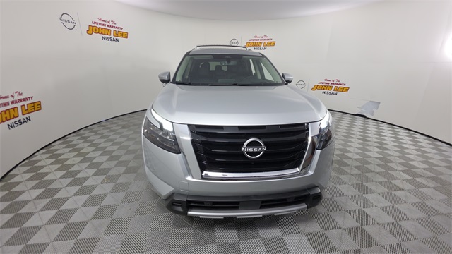 2025 Brilliant Silver Metallic Nissan Pathfinder Platinum FWD SUV