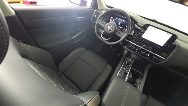 2025 Brilliant Silver Metallic Nissan Pathfinder Platinum FWD SUV