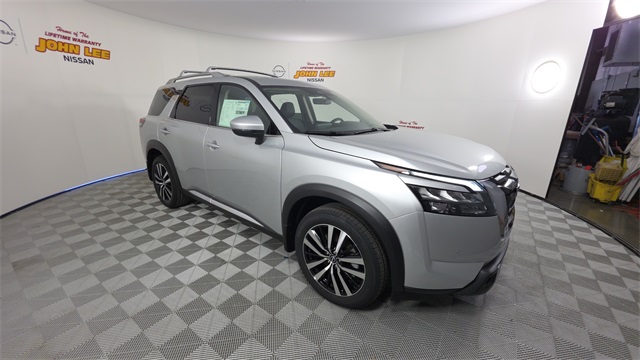 2025 Brilliant Silver Metallic Nissan Pathfinder Platinum FWD SUV