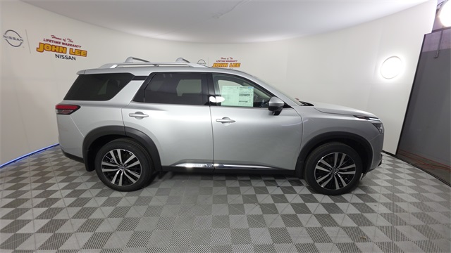 2025 Brilliant Silver Metallic Nissan Pathfinder Platinum FWD SUV