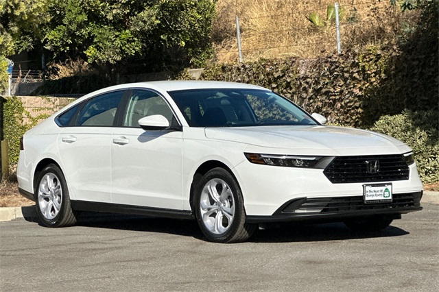 2025 Honda Accord LX photo 2