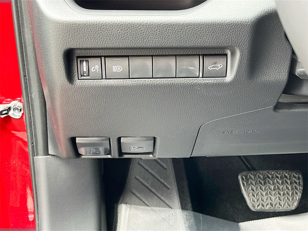 2024 Toyota RAV4 XLE Premium photo 5