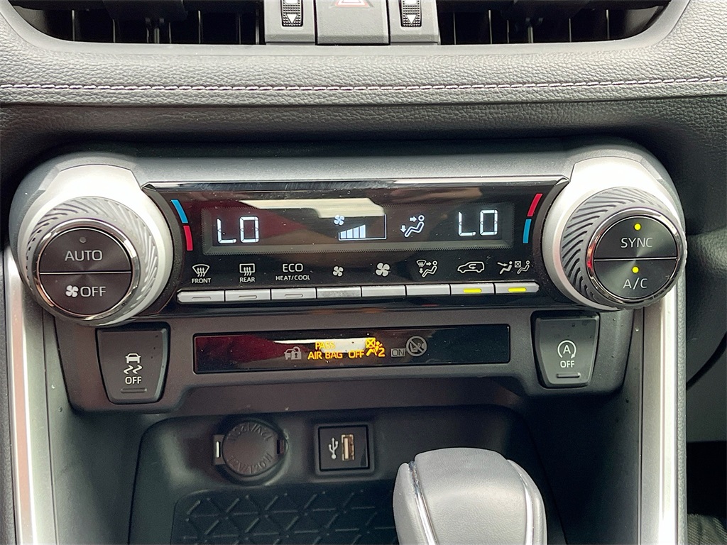 2024 Toyota RAV4 XLE Premium photo 9