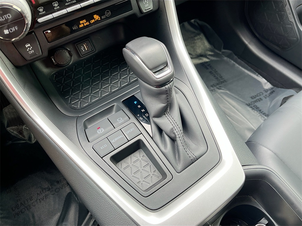 2024 Toyota RAV4 XLE Premium photo 10
