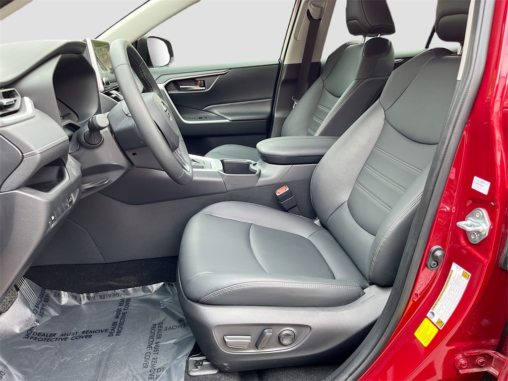 2024 Toyota RAV4 XLE Premium photo 13