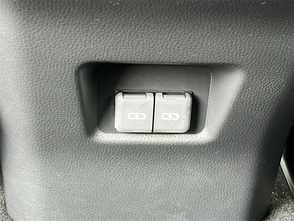 2024 Toyota RAV4 XLE Premium photo 17