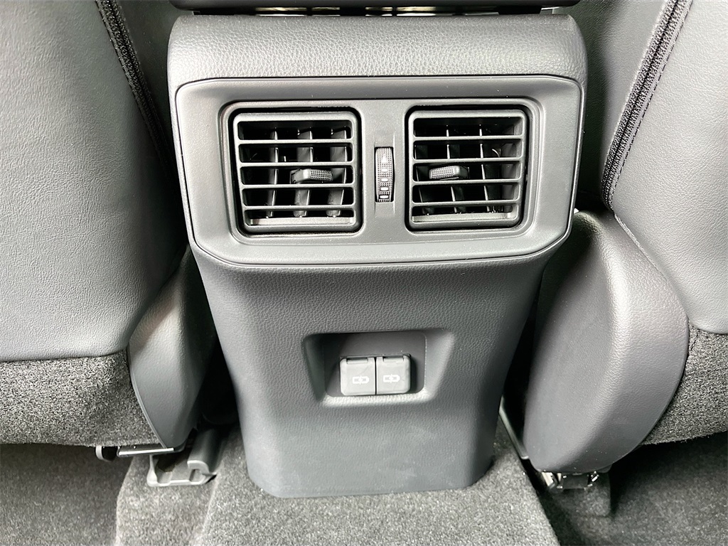 2024 Toyota RAV4 XLE Premium photo 18