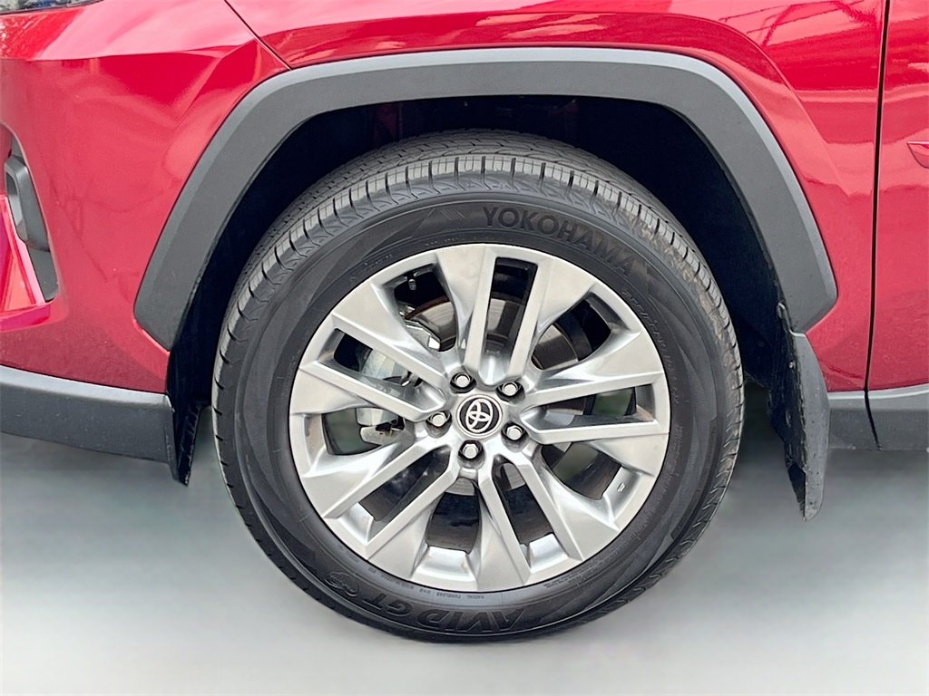 2024 Toyota RAV4 XLE Premium photo 24