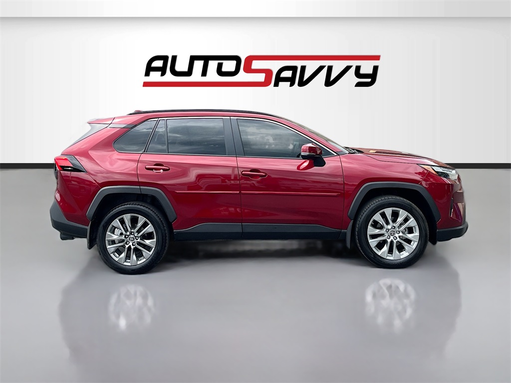 2024 Toyota RAV4 XLE Premium photo 3