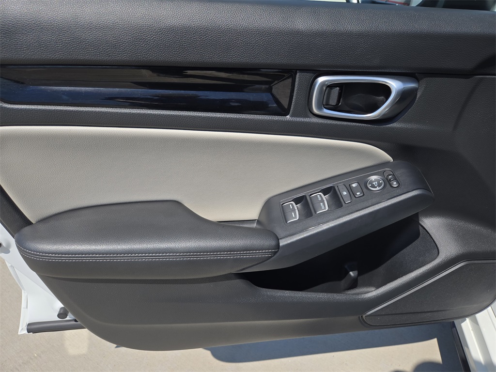 2024 Honda Civic EX-L Hatchback photo 28