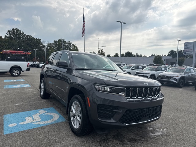 2025 Jeep Grand Cherokee Laredo X photo 4