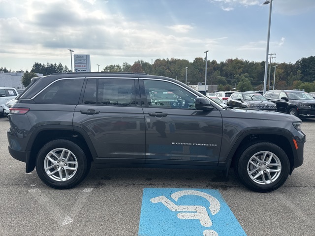 2025 Jeep Grand Cherokee Laredo X photo 5
