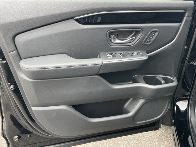 new 2025 Honda Pilot car, priced at $43,949