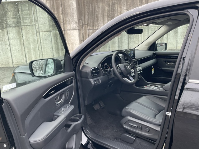 new 2025 Honda Pilot car, priced at $43,949