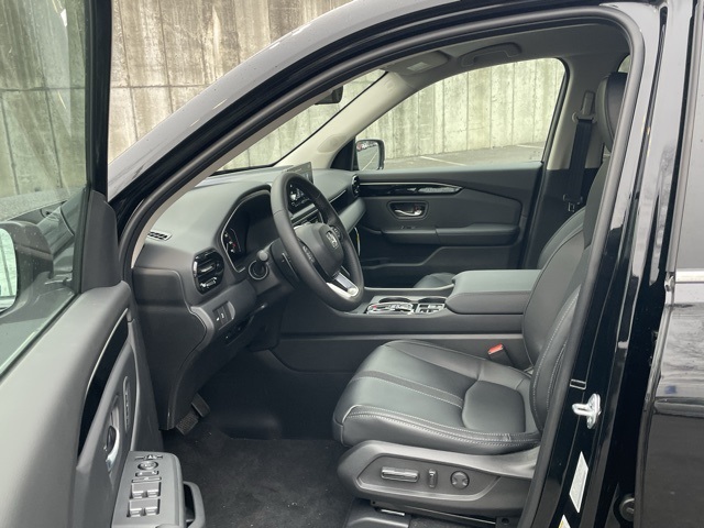 new 2025 Honda Pilot car, priced at $43,949