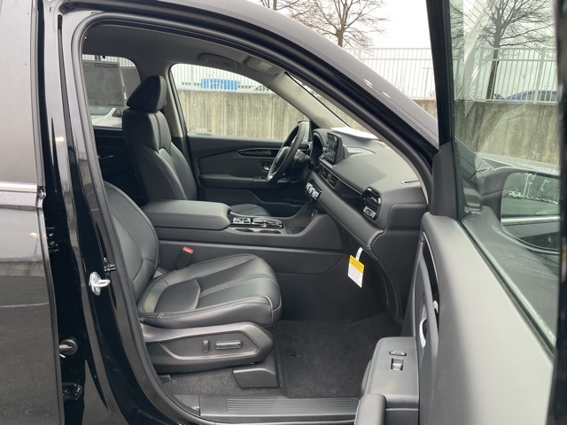 new 2025 Honda Pilot car, priced at $43,949