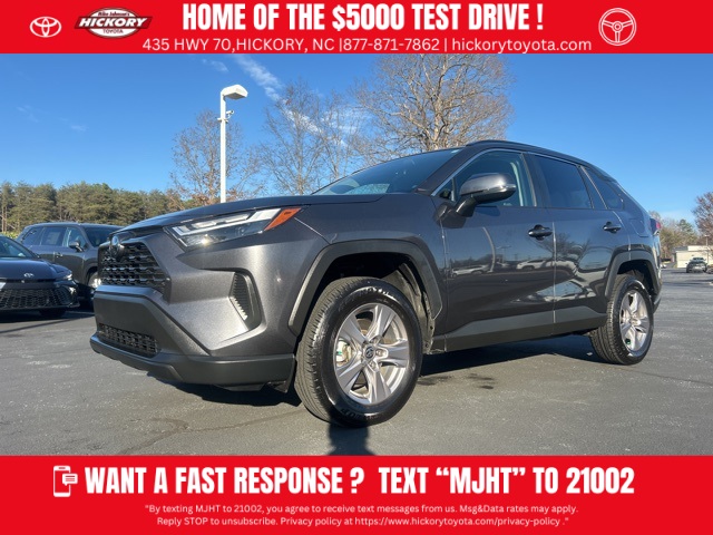 2024 Toyota RAV4 XLE's photo