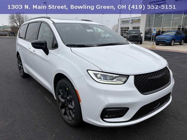 new 2026 Chrysler Pacifica Limited 4D Passenger Van