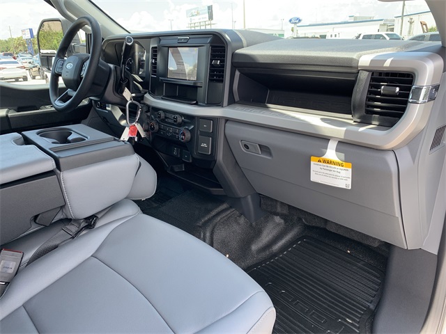 2025 Oxford White Ford Super Duty F-450 DRW XL 4X4 Truck