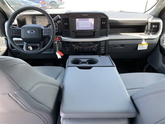 2025 Oxford White Ford Super Duty F-450 DRW XL 4X4 Truck