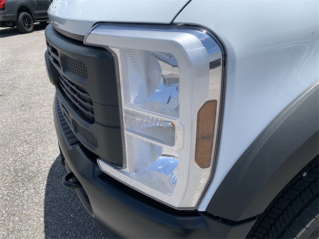 2025 Oxford White Ford Super Duty F-450 DRW XL 4X4 Truck