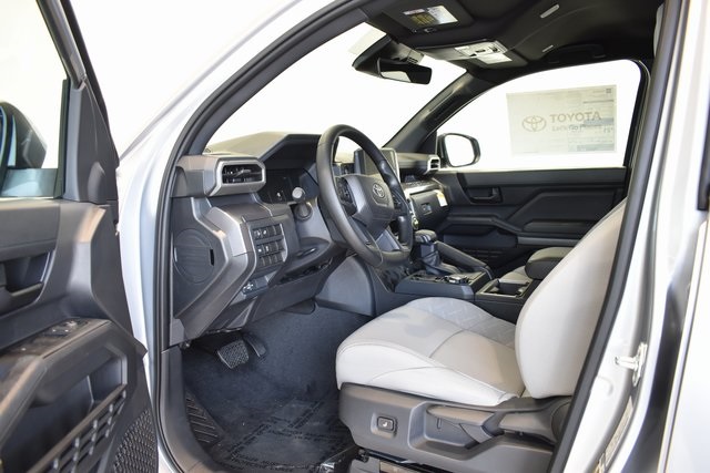 2025 Toyota Tacoma SR5 Double Cab photo 6