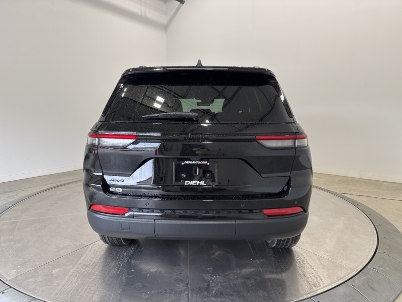 2025 Jeep Grand Cherokee Laredo photo 3