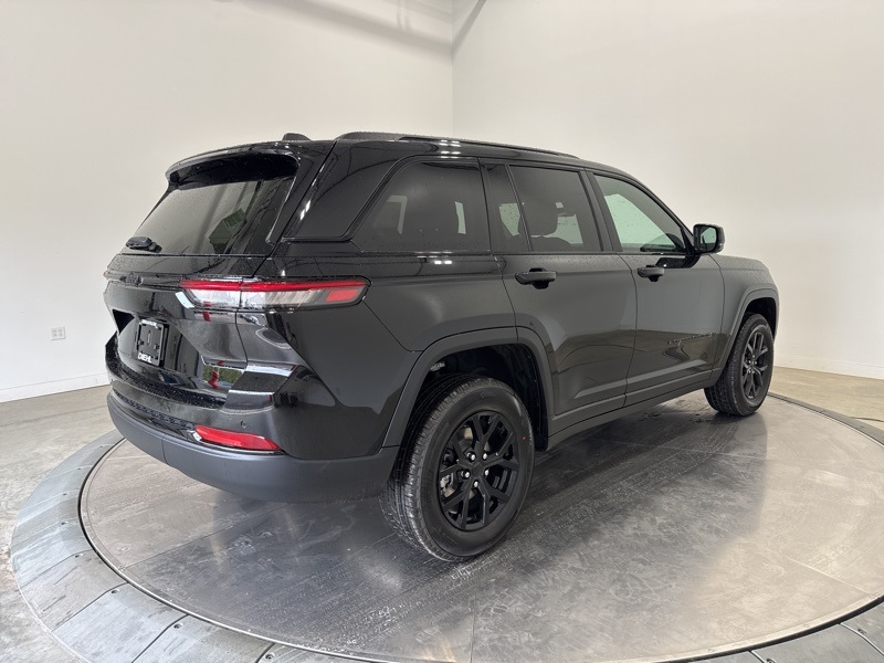 2025 Jeep Grand Cherokee Laredo photo 4
