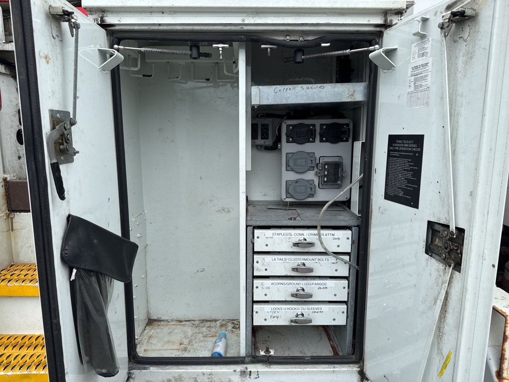 2016 White Freightliner M2 106 Dakota
