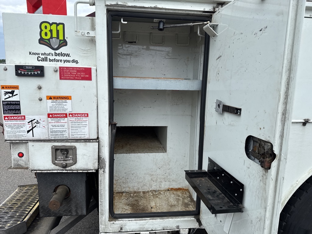 2016 White Freightliner M2 106 Dakota
