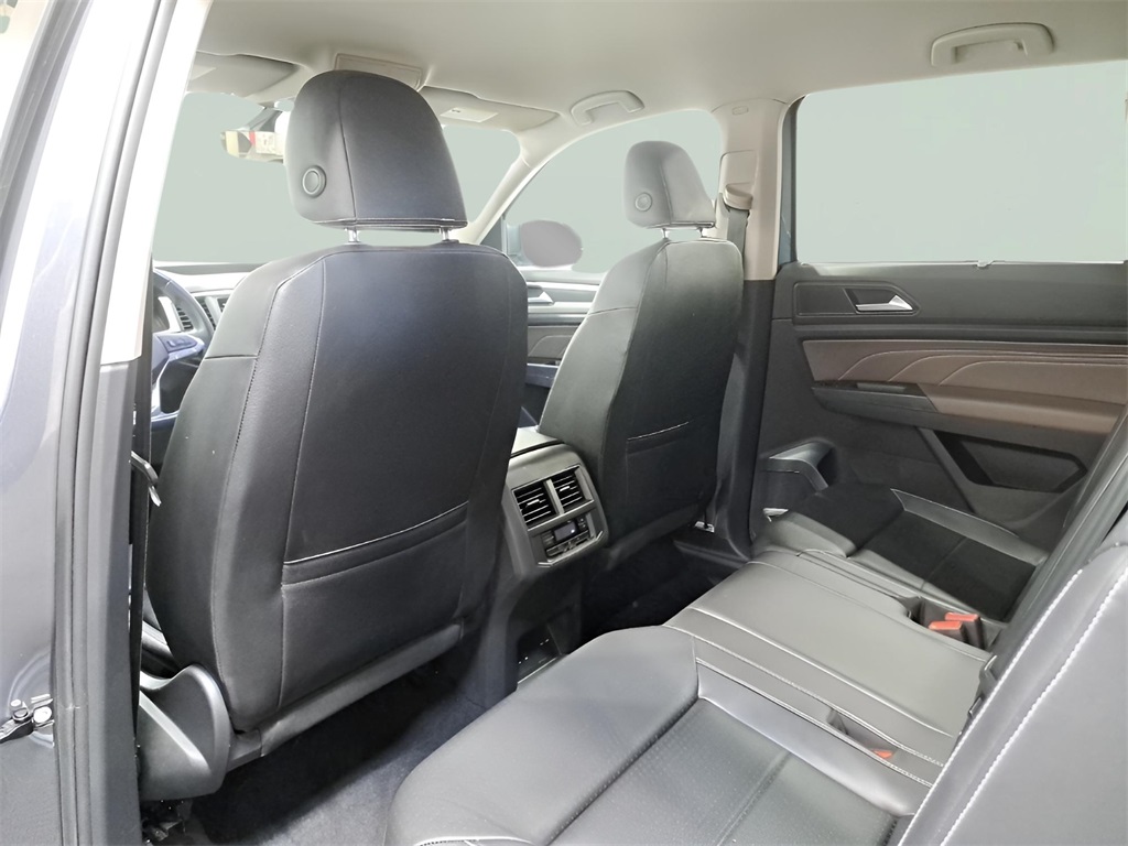 2021 Volkswagen Atlas V6 SE Technology R-Line photo 3