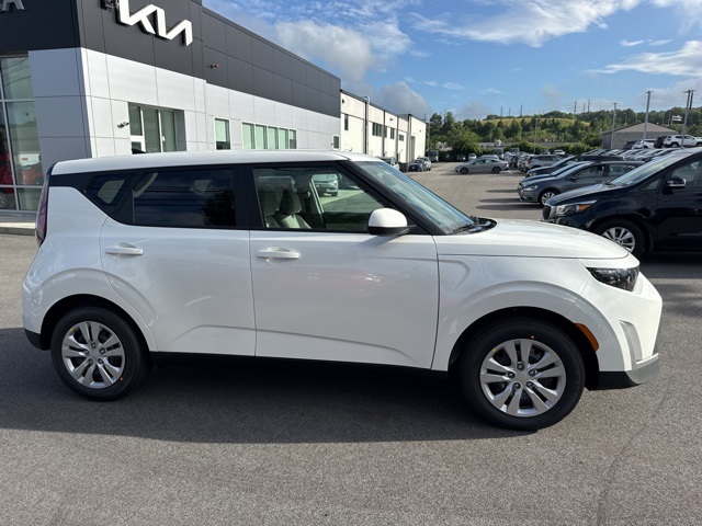 2025 Kia Soul LX photo 2