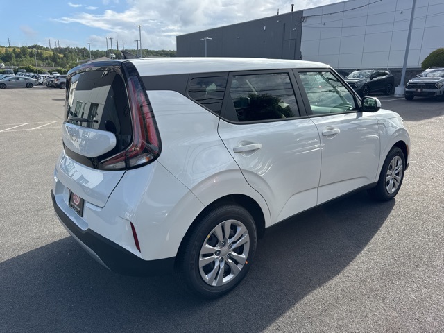 2025 Kia Soul LX photo 3