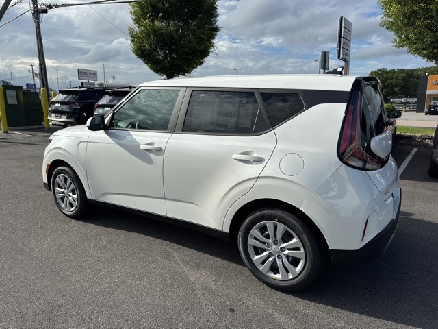 2025 Kia Soul LX photo 5