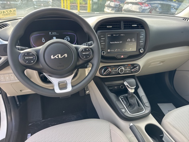2025 Kia Soul LX photo 9