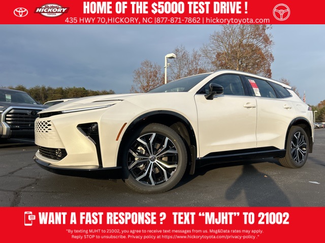 2025 Toyota Crown Signia XLE's photo