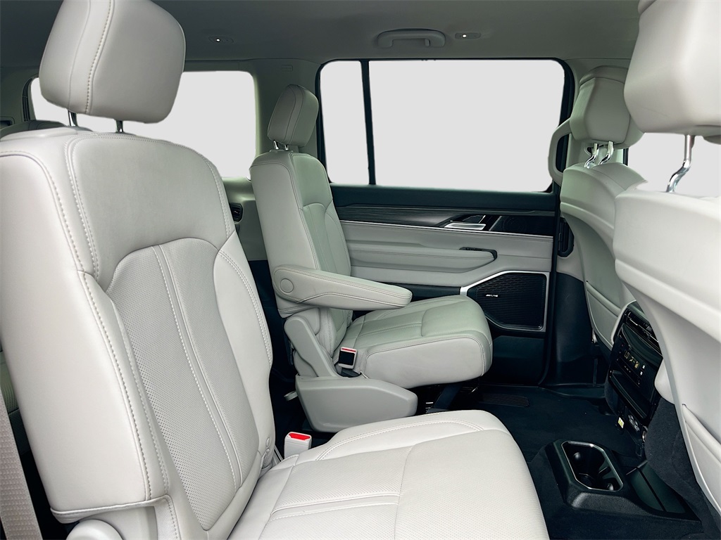 2023 Jeep Wagoneer Series II photo 28
