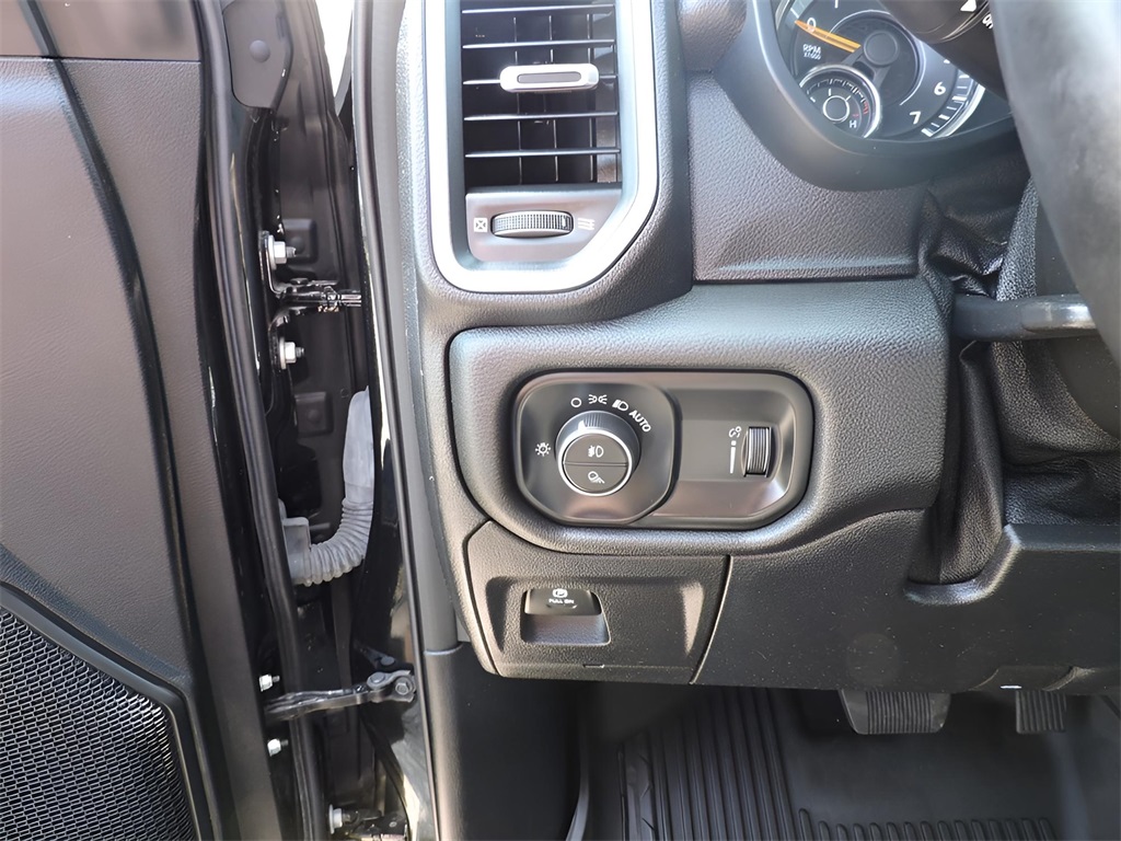 2021 Diamond Black Crystal Pearlcoat Ram 1500 Big Horn/Lone Star 4X4 Truck