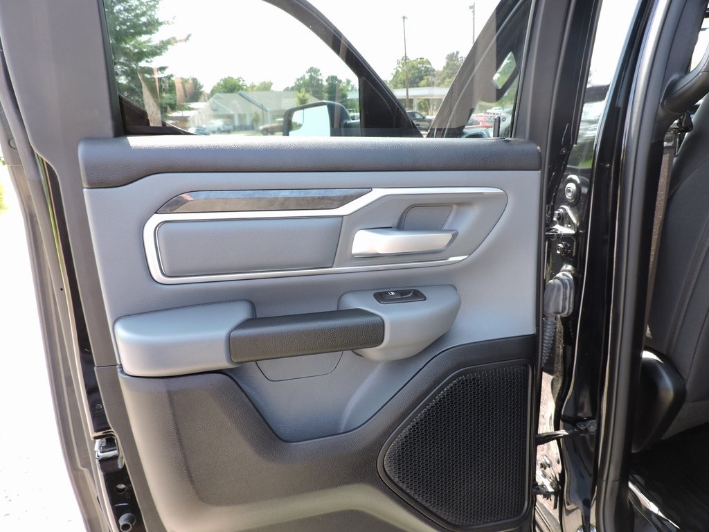 2021 Diamond Black Crystal Pearlcoat Ram 1500 Big Horn/Lone Star 4X4 Truck