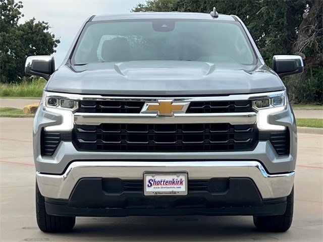 2024 Chevrolet Silverado 1500 LT photo 2